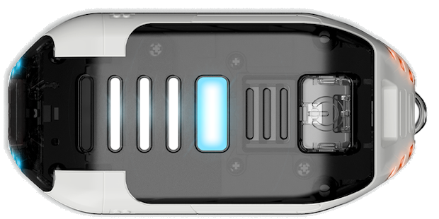 ライトと透明ボタンがあるスマートトレインの本体